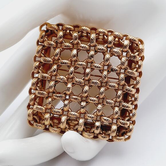 Vintage Monet Gold Plated Woven Square Brooch – 1980s Statement Designer Jewelry - Picture 2 of 10